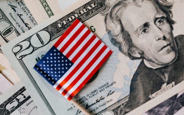 Kritikos banga Vašingtone: ant banknotų atsiras Donald Trump parašas