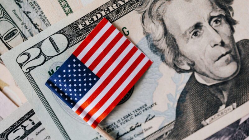 Kritikos banga Vašingtone: ant banknotų atsiras Donald Trump parašas