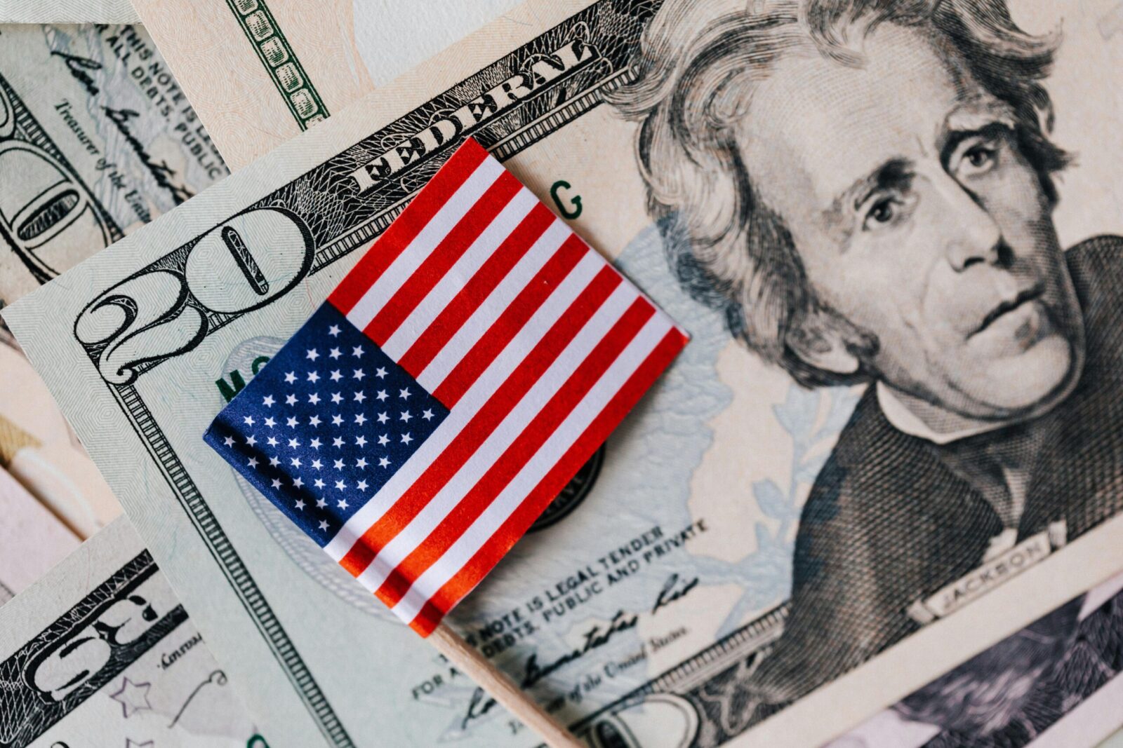 Kritikos banga Vašingtone: ant banknotų atsiras Donald Trump parašas
