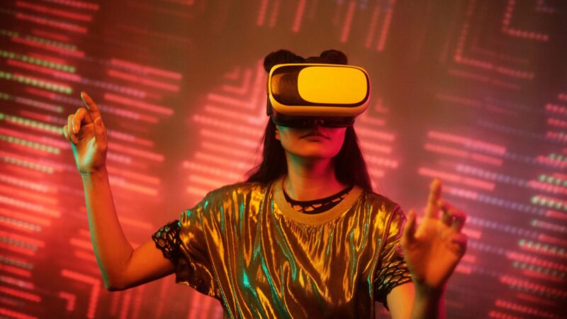Markas Zuckerbergas nusileido: kodėl „Horizon Worlds“ visgi nebus uždarytas?