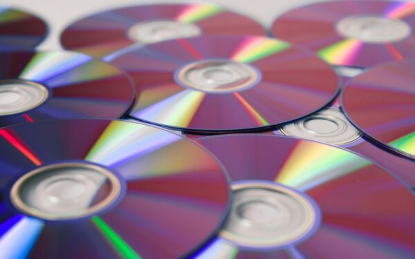 Paukščiai nebelies jūsų braškių: kodėl patyrę sodininkai virš lysvių kabina senus diskus