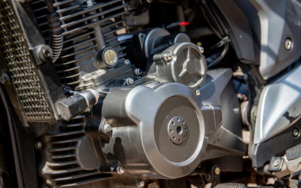 40 proc. mažesnės sąnaudos: „Horse Powertrain“ pristato hibridą, varomą tik atsinaujinančiu benzinu