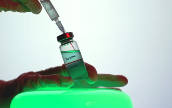 Mirtinas pavojus universitetuose: paaiškino, kodėl tūkstančiai studentų liko be svarbaus skiepo