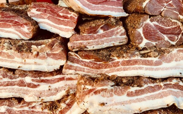 Geri lašiniai tiesiog tirps burnoje: šis paprastas triukas su degtuku padės neapsirikti perkant