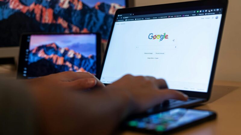 Patogu, bet ar saugu? „Google Messages“ naikina populiariausią prisijungimo būdą