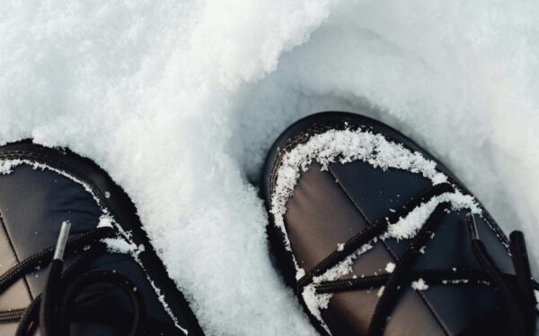 Balta druska graužia jūsų batus? Sužinokite, kaip šis paprastas būdas išgelbės avalynę