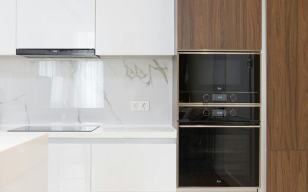 Sugedo virtuvės gartraukis? Lauro lapai ir actas akimirksniu panaikins bjaurius kvapus