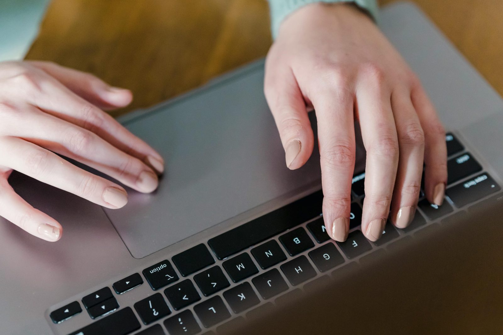 Viešbučio Wi-Fi gali būti spąstai: sužinokite, kodėl jūsų duomenys atsidūrė pavojuje