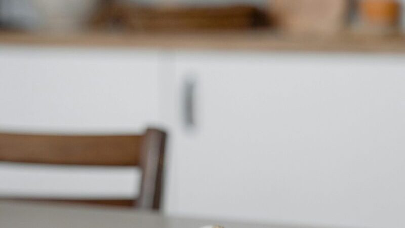 Nemokamas mulčias iš virtuvės: kodėl verta kiaušinių dėžutėmis iškloti braškių lysves?