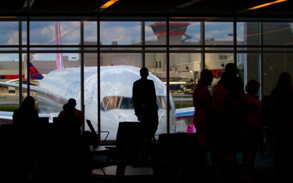 Gera žinia keliautojams: JAV oro uostuose dingo milžiniškos eilės