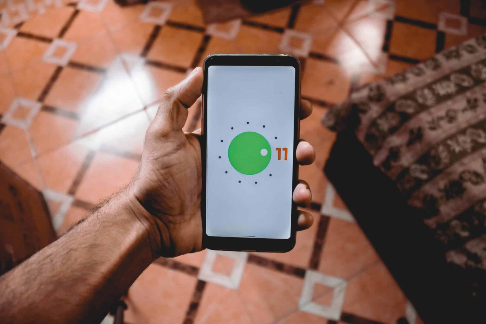 Laukti teks 24 valandas: „Google” keičia programėlių diegimą į „Android”