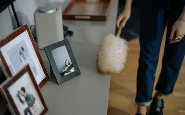 Nusibodo varginantis dulkių valymas? Sužinokite, kaip patiems pasigaminti jų surinkimo prietaisą