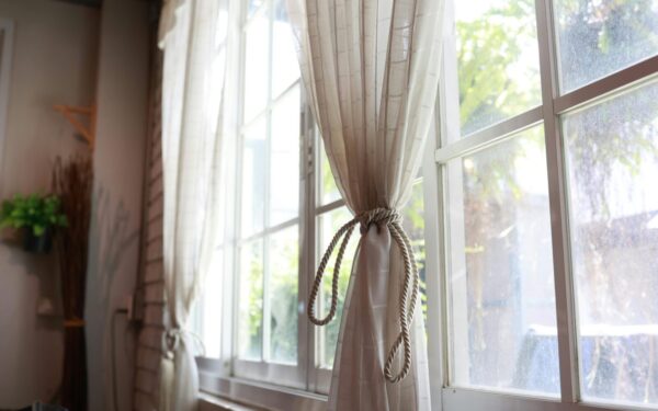 Gaila išmesti senas užuolaidas? Uošvės patarimas atskleidė 5 genialias idėjas namams