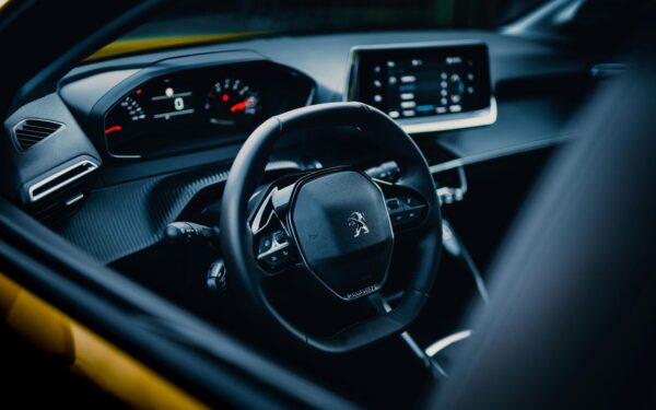 Jūsų automobilis jus seka? Sužinokite, kokias jūsų paslaptis slapta parduoda gamintojai