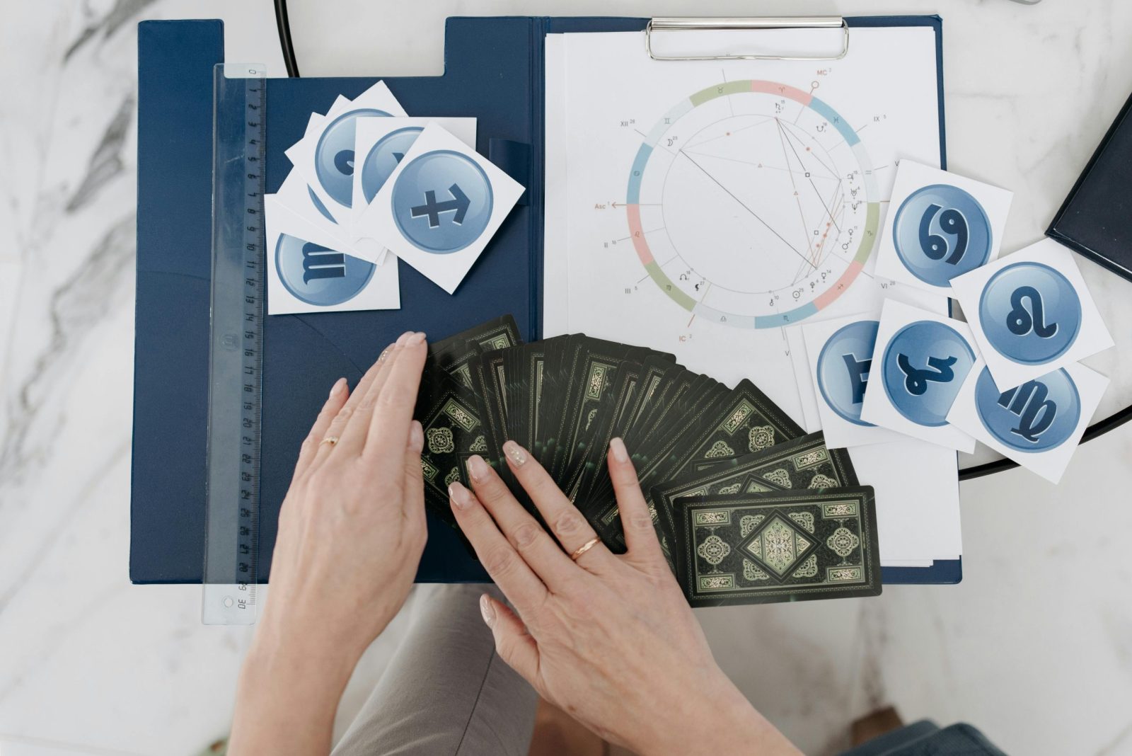 02-21 dienos horoskopas: šiems zodiako ženklams nusimato puikios perspektyvos meilėje