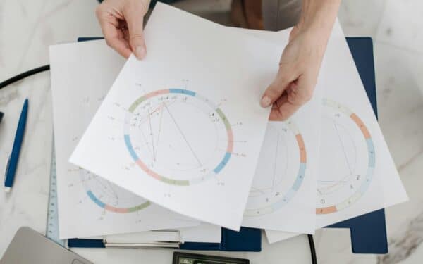 Šiandienos vardadieniai privers išsižioti, o astrologai siunčia netikėtą žinutę zodiako ženklams: ruoškitės pokyčiams