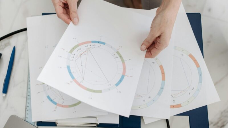 Šiandienos vardadieniai privers išsižioti, o astrologai siunčia netikėtą žinutę zodiako ženklams: ruoškitės pokyčiams