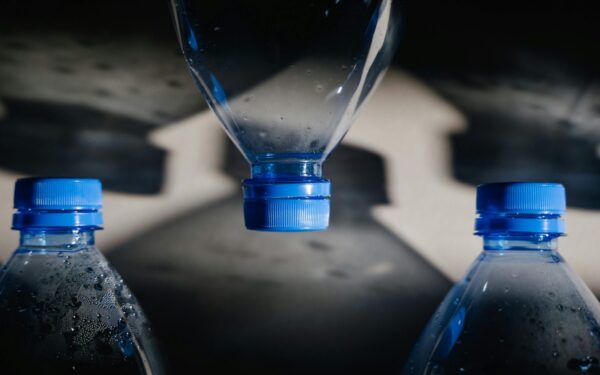 Kodėl meistrai neišmeta butelių kaklelių? Atskleistas triukas, kuris pravers kiekvienuose namuose