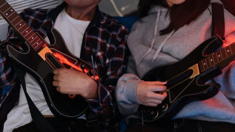 Legendinis „Guitar Hero“ grįžta: kūrėjai kviečia pirmiesiems išbandyti naująjį „Stage Tour“