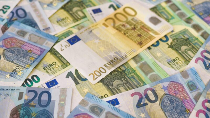 Sukčių pinklės – vis rafinuotesnės: padirbti duomenys ir milžiniški pervedimai, išviliojo per 260 tūkst. eurų