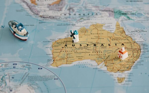 Australija pradėjo naudoti strategines degalų atsargas: valdžia kalba apie krizę