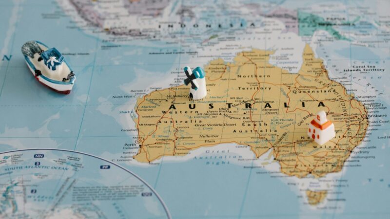 Australija pradėjo naudoti strategines degalų atsargas: valdžia kalba apie krizę