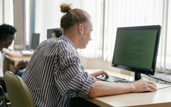 Skauda kaklą po darbo? Štai viena maža smulkmena, kuri padės pamiršti šią įsisenėjusią problemą