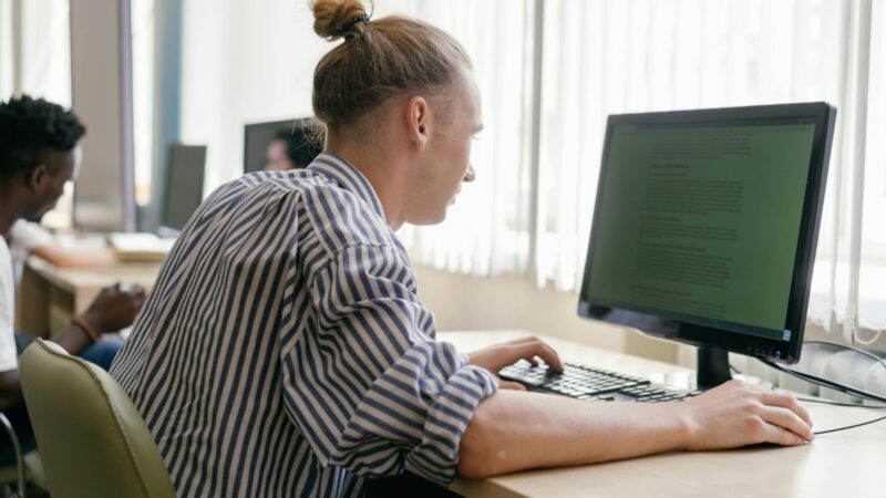 Skauda kaklą po darbo? Štai viena maža smulkmena, kuri padės pamiršti šią įsisenėjusią problemą