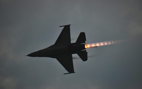 Tragedija Turkijoje: sudužus „F-16“ žuvo pilotas, ryšys nutrūko vos pakilus