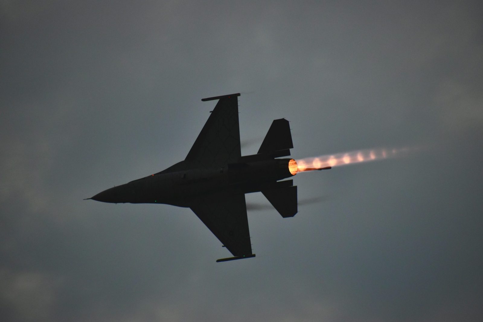 Tragedija Turkijoje: sudužus „F-16“ žuvo pilotas, ryšys nutrūko vos pakilus