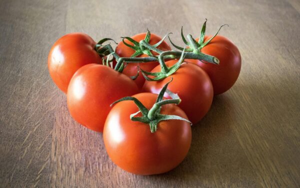 Nusipirkote neskanių pomidorų? Viena gudrybė jiems sugrąžina naminio derliaus skonį