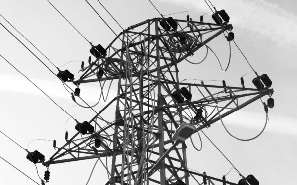 Kas mokės už naujus duomenų centrus? Elektros kainos gali šoktelėti dėl dirbtinio intelekto
