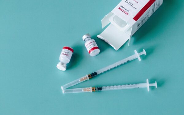 Šokiruojantis verdiktas Lenkijai: mokės milijardus už vakcinas, kurios bus sunaikintos