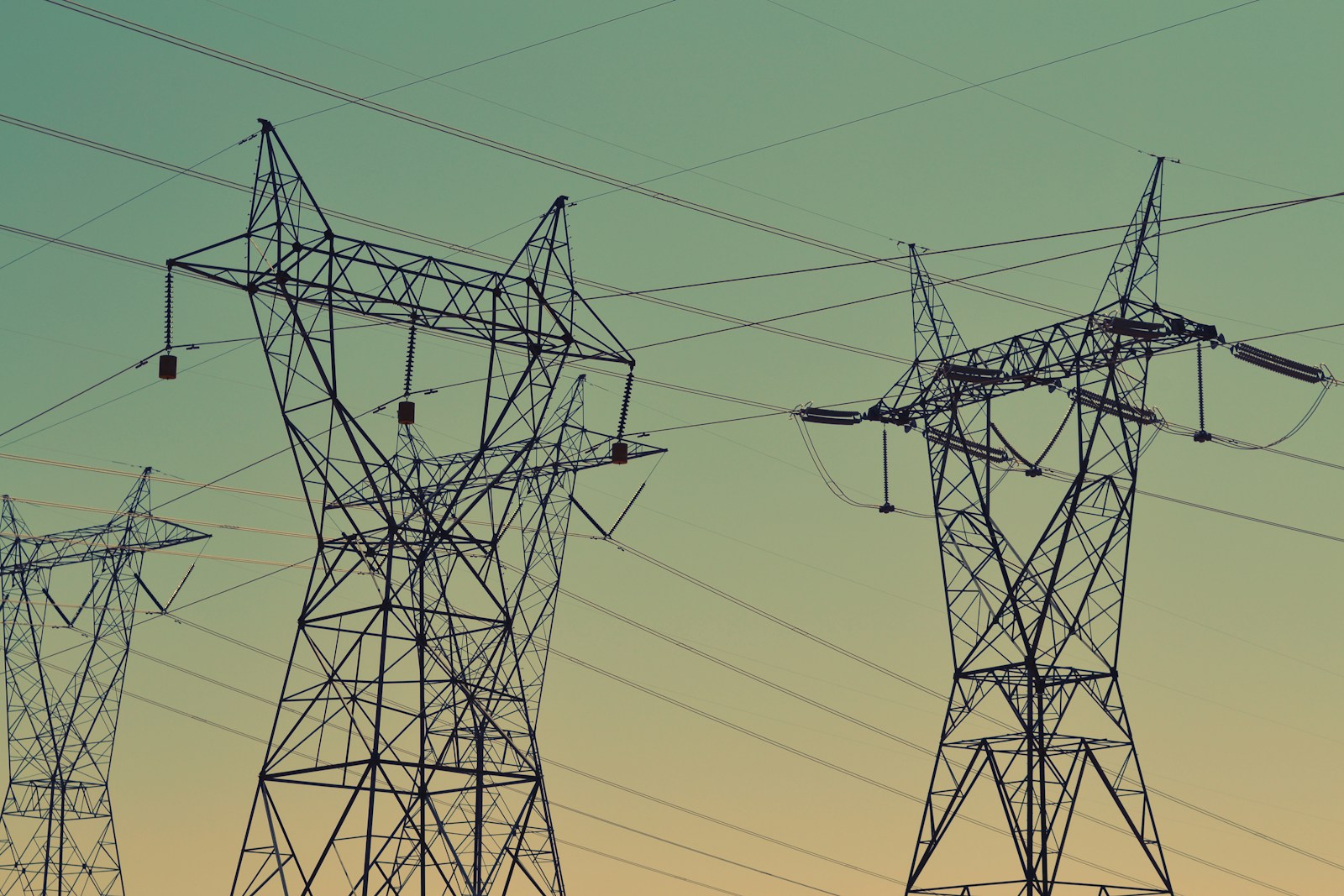 Naftos kaina gali siekti 200 dolerių: V. Putino sąjungininkas grasina, kad Europa maldaus rusiškos energijos