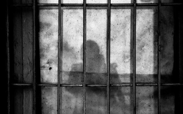 Lukašenka paleido dalį oponentų: žmogaus teisių gynėjai primena – už grotų dar per tūkstantį