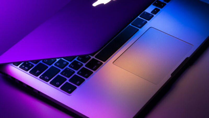 Pamirškite lėtą darbą: naujieji „Apple“ kompiuteriai su „M5“ lustais muša visus galios rekordus