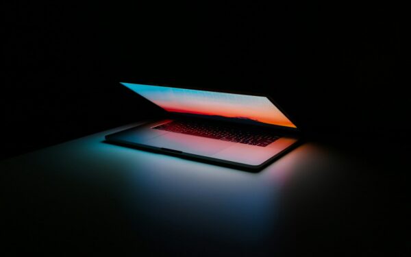 Naujienos iš „Apple“ renginio: pristatyti atnaujinti „MacBook“ kompiuteriai