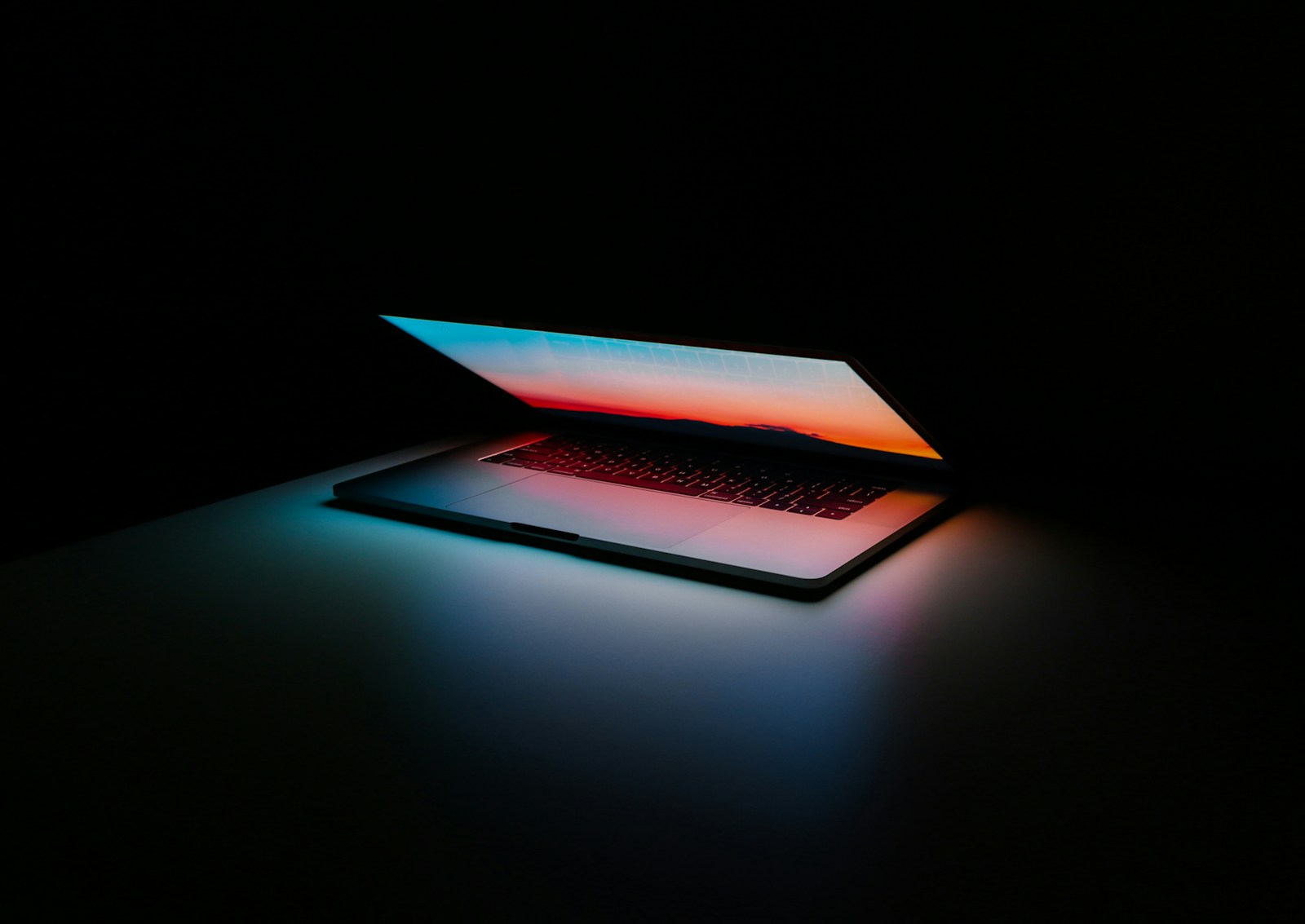 Naujienos iš „Apple“ renginio: pristatyti atnaujinti „MacBook“ kompiuteriai