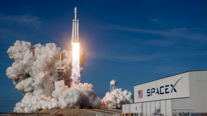 Ilgai žadėtas Marsas atidedamas: Elonas Muskas paskelbė naują „SpaceX“ prioritetą