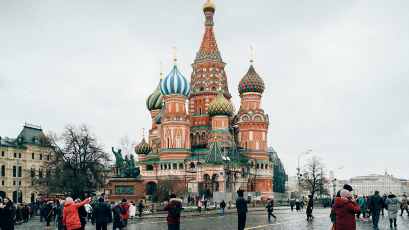 Putinas pripažįsta problemą: Rusijos ekonomika lėtėja, ieškoma sprendimų