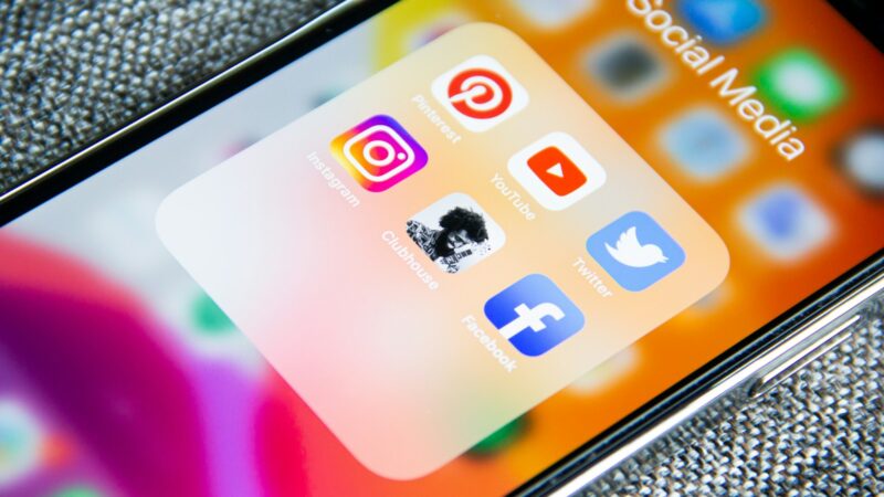 ES imasi veiksmų: pristatys programėlę, kuri tikrins vaikų amžių internete