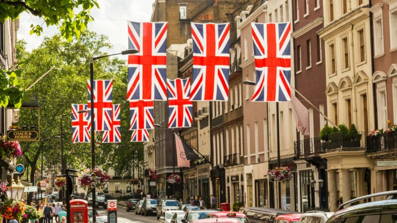 Po naujų Epsteino dokumentų paviešinimo – pokyčiai Britanijoje: buvęs princas išsikėlė iš Vindzoro