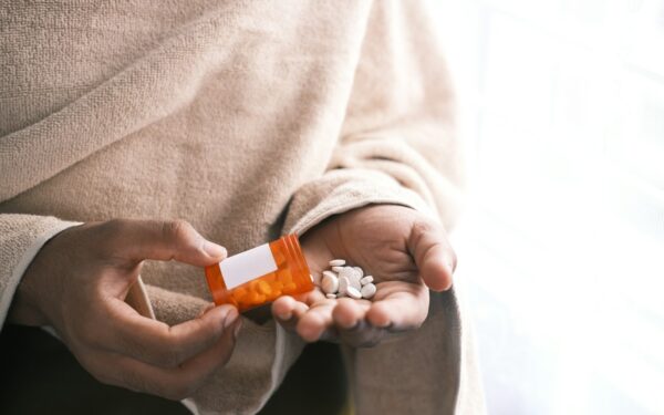 Mirtinas pavojus namų vaistinėlėje: šie dažnai vartojami vaistai gali turėti rimtų šalutinių poveikių