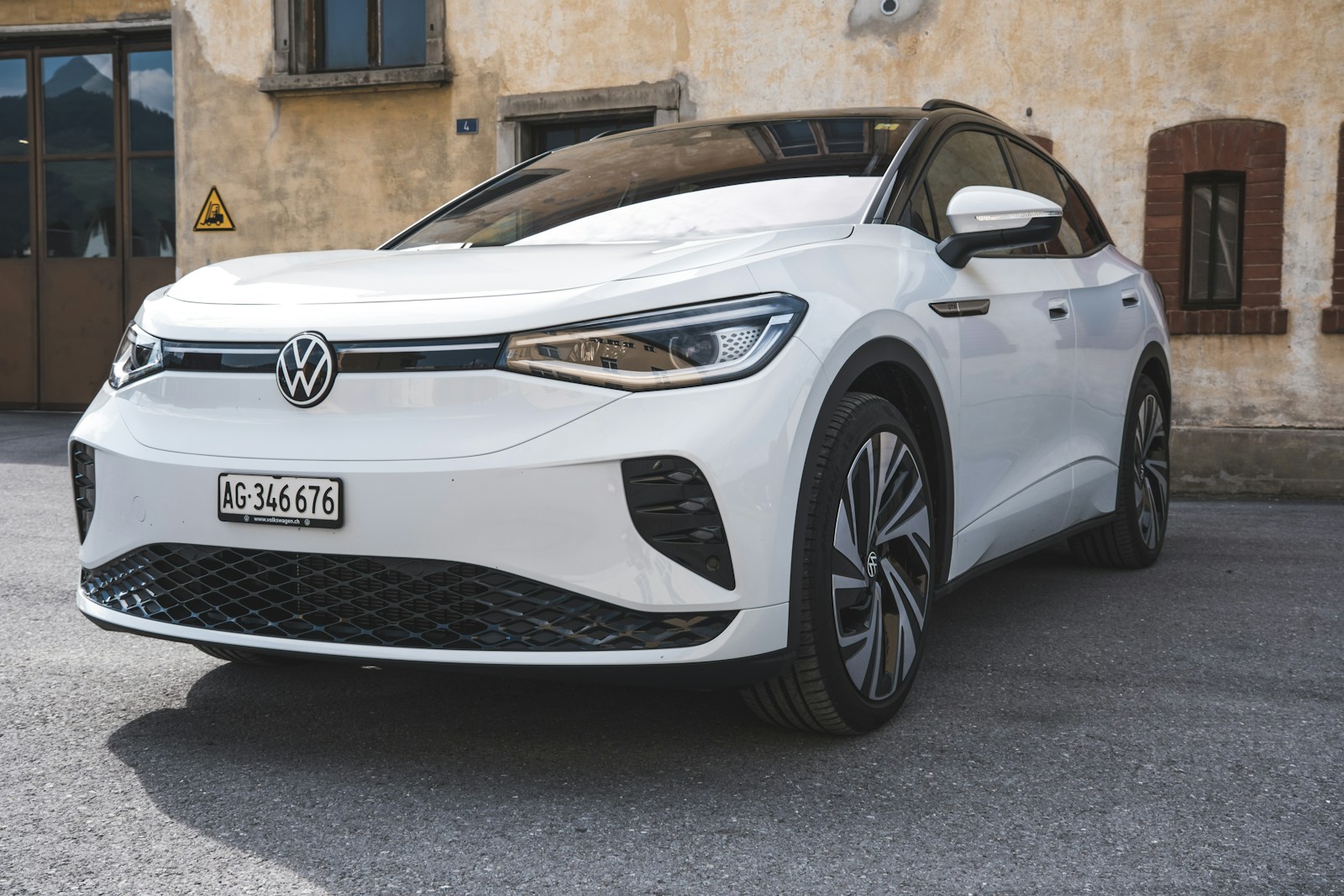 Elektromobilių rinka keičiasi: atskleidė priežastis, kodėl pirkėjai nusisuka nuo „Tesla“