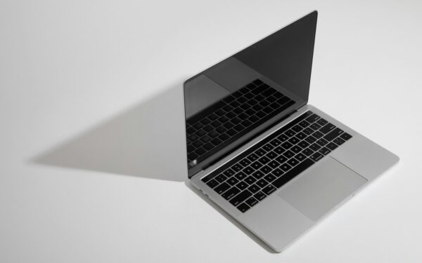 Pamirškite brangius modelius: šis naujas „MacBook“ kainuoja tiek pat, kiek planšetė