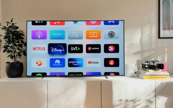 „Xiaomi“ sudrebino rinką: naujas televizorius su prabangia technologija kainuoja perpus pigiau