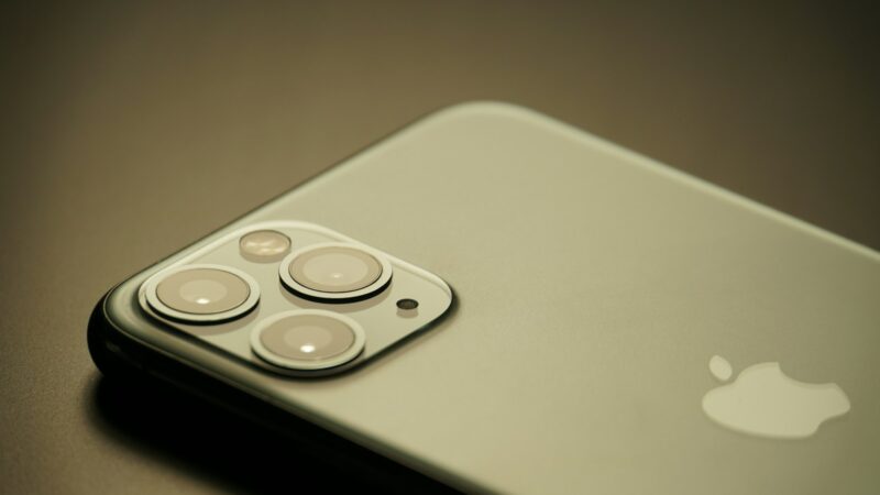 „Apple“ po dvejų metų atsisako titano: kodėl ši medžiaga nepasiteisino?