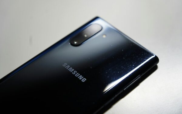 Planuojate pirkti naują telefoną? Sužinokite, kodėl verta palaukti kito „Samsung“