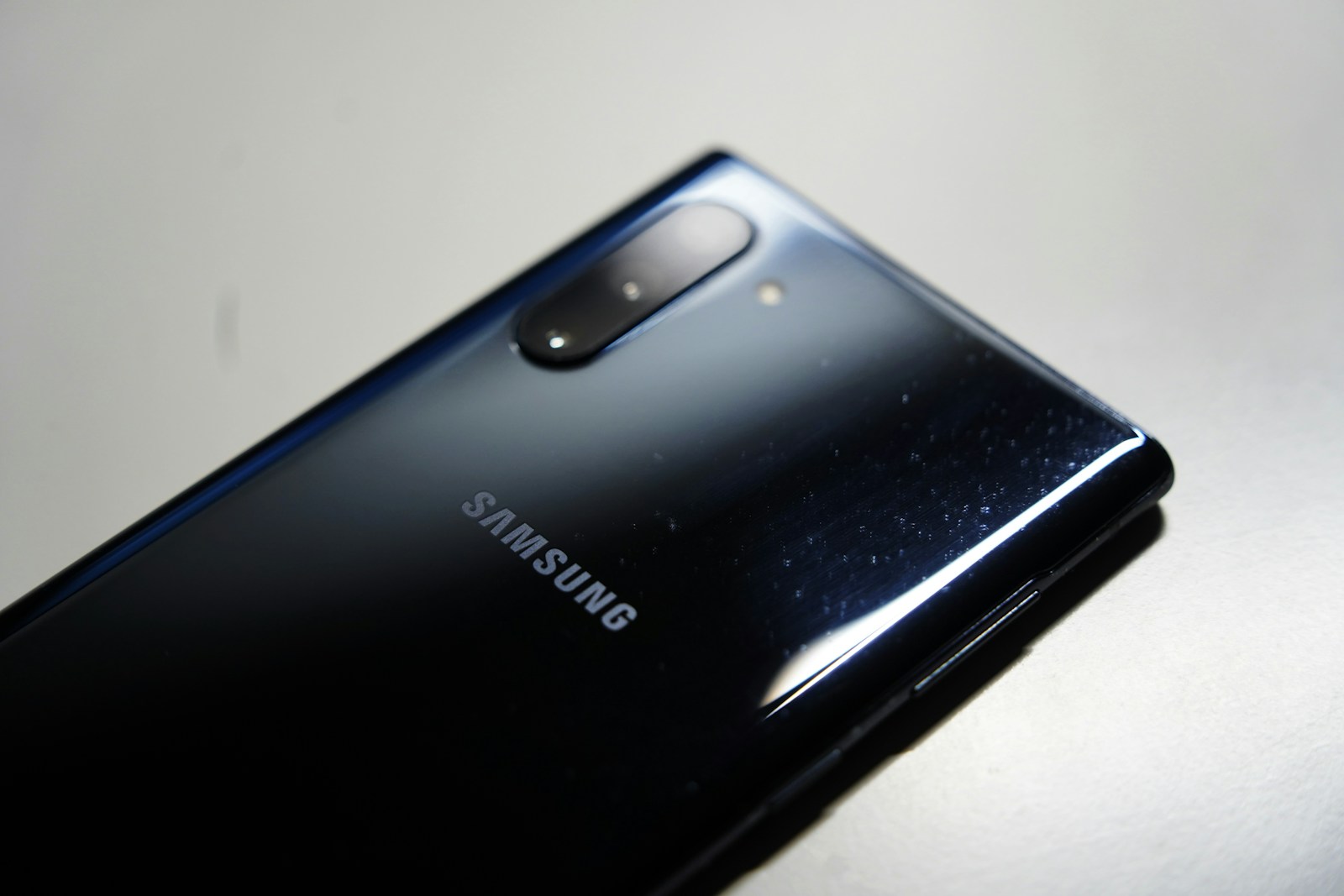 Planuojate pirkti naują telefoną? Sužinokite, kodėl verta palaukti kito „Samsung“