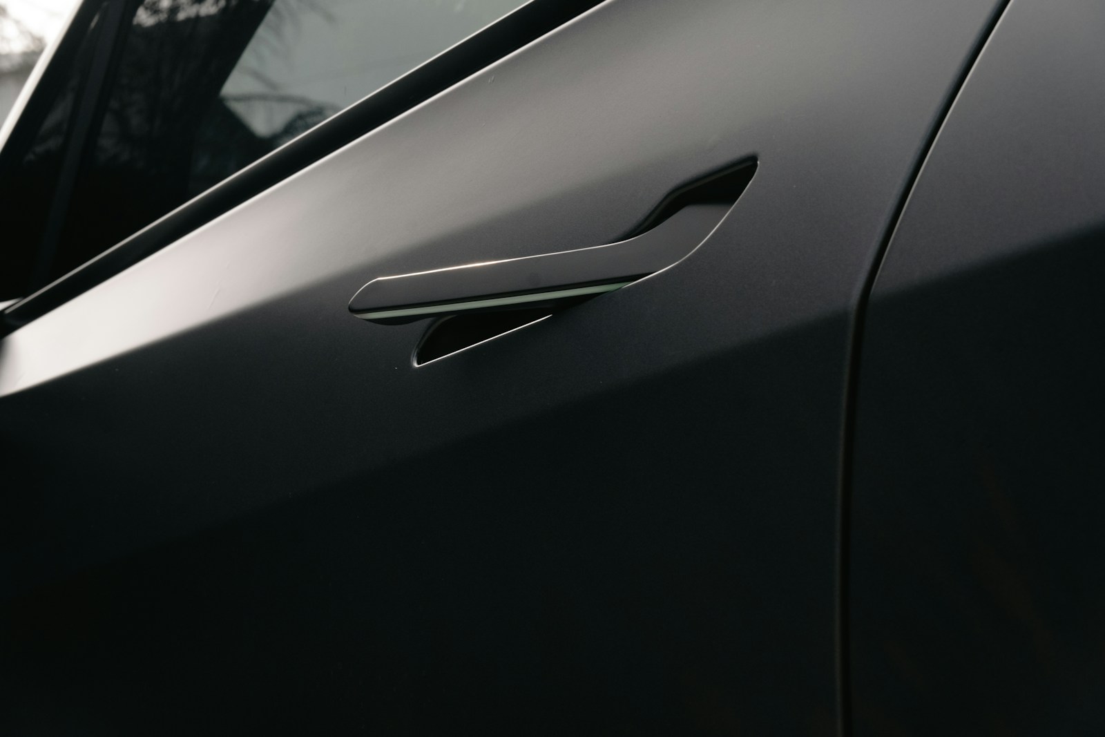 Ar jūsų automobilis taps mirties spąstais? „Tesla“ tragedija parodė, ką turi žinoti kiekvienas